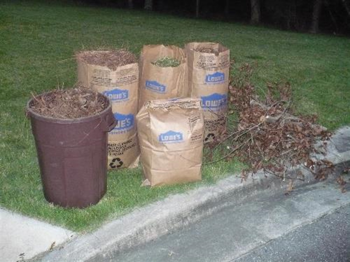 Compostable Paper Lawn and Leaf Bag for Yard Waste with Extra Size